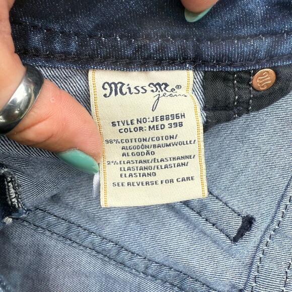 Miss Me Daisy Chain Flower Embroidered Signature Blue Jean Shorts Size 27 - Picture 4 of 8